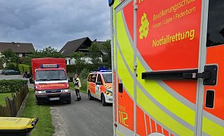 Feuerwehreinsatz: Ein Kind ist in Dörentrup in einen Güllebehälter gefallen. Es wurde gerettet und wohlbehalten seinen Eltern übergeben. - Feuerwehr Dörentrup Feuerwehreinsatz: Ein Kind ist in Dörentrup in einen Güllebehälter gefallen. Es wurde gerettet und wohlbehalten seinen Eltern übergeben. - Feuerwehr Dörentrup