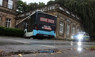 Das Wendemanöver dieses Stadtbusses vor der Musikhochschule hat offenbar nicht funktionert. - Janet König
