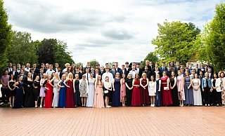 93 Schülerinnen und Schüler der Sekundarschule Nordlippe verabschiedeten sich hoffnungsfroh in einen neuen Lebensabschnitt. - Sekundarschule Nordlippe 93 Schülerinnen und Schüler der Sekundarschule Nordlippe verabschiedeten sich hoffnungsfroh in einen neuen Lebensabschnitt. - Sekundarschule Nordlippe