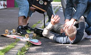 Körperverletzungen kommen auch auf lippischen Schulhöfen vor. - Polizeiliche Kriminalprävention der Länder und des Bundes