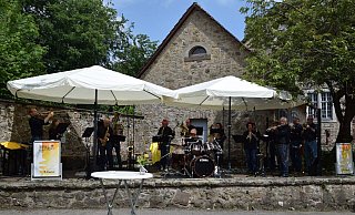 "Lippe Music gastiert an der Burg Sternberg zum "Swing kulinarisch". - Familie Kortemeier "Lippe Music gastiert an der Burg Sternberg zum "Swing kulinarisch". - Familie Kortemeier