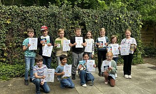 Stolze Urkundenbesitzer: Grundschulkinder aus Ostlippe werden für ihre Teilnahme am Vorlesewettbewerb ausgezeichnet. - Grundschule Rischenau Stolze Urkundenbesitzer: Grundschulkinder aus Ostlippe werden für ihre Teilnahme am Vorlesewettbewerb ausgezeichnet. - Grundschule Rischenau