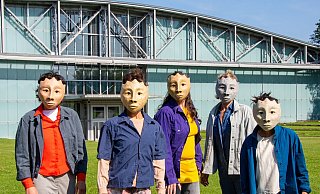 Die Mitglieder der freien Theatergruppe "TheatreFragile" wollen nicht ausziehen. Der Hangar 21 in Detmold ist ihr künstlerisches Zuhause. - Raphael Bartling