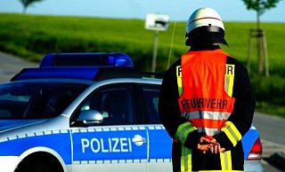 Nachdem ein Mann zwischen Detmold und Lage von der Fahrbahn abgekommen war, löste dessen Armbanduhr den Notruf auf. So stieß auch die Polizei auf den betrunkenen Mann. - Pixabay