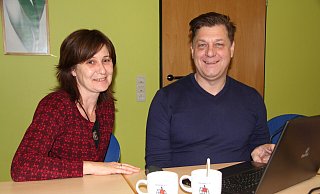 Corina Räker und KOMM-Chef Uwe Fauck im Sozialbüro "Albatros". - Tobias Schneider,Archivfoto: Tobias Schneider,Archivfoto: Tobias Schneider