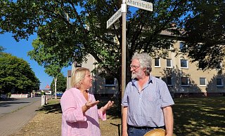 Martina Hannen (FDP) und Helmut Behnisch (Grüne) möchten den gekündigten Mietern im Papageienviertel helfen. Die Kündigungsfristen sollten verlängert werden, damit es mehr Chancen gibt, eine neue Wohnung zu finden. - Astrid Sewing
