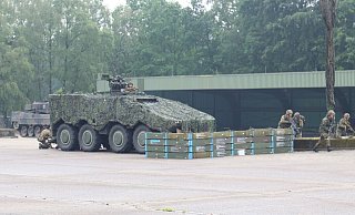 Der Radpanzer Boxer bei einer Einsatzvorführung. Ähnliche Bilder können die Besucher auch am 8. Juni beim Tag der Bundeswehr erwarten. - Bundeswehr