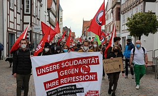 Der Protestzug zieht durch Lemgo. - Janet König Der Protestzug zieht durch Lemgo. - Janet König
