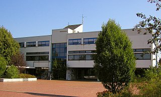 Bildunterschrift zu den Bildern: „Sekundarschule Sommer 1+2“ sowie „Sekundarschule Winter 1-3“: Im kommenden Jahr investiert die Gemeinde über 2 Millionen Euro in die energetische Sanierung der Schulgebäude und ihrer digitalen Ausrüstung. - Archivfoto: Wulf Daneyko Bildunterschrift zu den Bildern: „Sekundarschule Sommer 1+2“ sowie „Sekundarschule Winter 1-3“: Im kommenden Jahr investiert die Gemeinde über 2 Millionen Euro in die energetische Sanierung der Schulgebäude und ihrer digitalen Ausrüstung. - Archivfoto: Wulf Daneyko