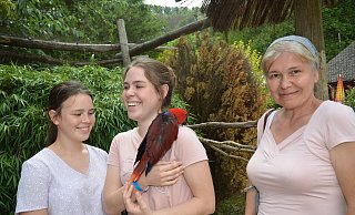 Hatten Spaß im Vogelpark: Maria, Anna und Vita Shapovalova. - Sonja Thelander