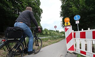 Der holprige Radweg an der B 238 soll im kommenden Jahr ausgebessert werden. - Till Brand Der holprige Radweg an der B 238 soll im kommenden Jahr ausgebessert werden. - Till Brand