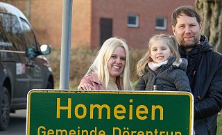 Dreimal Beckmeier: Angelique, Sophie und Heiko. Das Ehepaar ist vor mehr als einem Jahrzehnt ganz bewusst aufs Dorf gezogen. - Axel Bürger Dreimal Beckmeier: Angelique, Sophie und Heiko. Das Ehepaar ist vor mehr als einem Jahrzehnt ganz bewusst aufs Dorf gezogen. - Axel Bürger