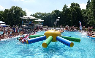 Eine Pool-Party fand Anfang Juli im Bega-Bad statt. - Stadtwerke Bad Salzuflen