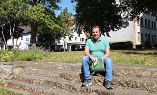 Eckhard Paulmann ist Extertals Zentrumsmanager. Er kümmert sich darum, dass die Innenstadt für Einheimische und Gäste attraktiv bleibt und erlebbar wird. - Nadine Uphoff