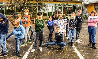 An der Grundschule Wasserfuhr ist das Video für den Song gedreht worden. - Musikschule Bad Salzuflen An der Grundschule Wasserfuhr ist das Video für den Song gedreht worden. - Musikschule Bad Salzuflen