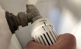 Ein Thermostat an einer Heizung. - Thomas Reineke