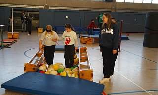 Auch die Sporthalle wurde beim Tag der offenen Tür an der Lemgoer Realschule miteinbezogen. - Realschule Lemgo Auch die Sporthalle wurde beim Tag der offenen Tür an der Lemgoer Realschule miteinbezogen. - Realschule Lemgo