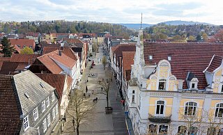 Das Luftbild zeigt den Bereich der Langen Straße, der zuerst umgestaltet wird. Zwischen Marktplatz und Exterstraße wird ab 28. August gebaut. - DSK Das Luftbild zeigt den Bereich der Langen Straße, der zuerst umgestaltet wird. Zwischen Marktplatz und Exterstraße wird ab 28. August gebaut. - DSK