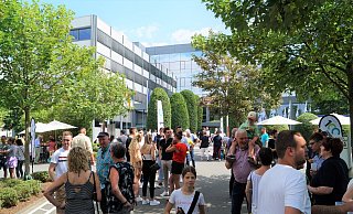 Zahlreiche Mitarbeiter mit ihren Familien, Freunde, Ehemalige sowie die Geschäftsführung kamen zum Familienfest von Phoenix Contact in Bad Pyrmont. - Phoenix Contact Zahlreiche Mitarbeiter mit ihren Familien, Freunde, Ehemalige sowie die Geschäftsführung kamen zum Familienfest von Phoenix Contact in Bad Pyrmont. - Phoenix Contact