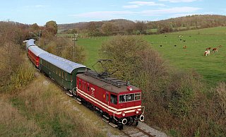 Die historische Museumseisenbahn mit der Elektrolok E22 auf Fahrt im Extertal. Die Landeseisenbahn Lippe plant den Saisonstart im März. - Michael Rehfeld Die historische Museumseisenbahn mit der Elektrolok E22 auf Fahrt im Extertal. Die Landeseisenbahn Lippe plant den Saisonstart im März. - Michael Rehfeld