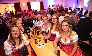 Der Alverdisser Kegelverein „Pumpenmariechen“ zu Gast in Humfeld. - Nicole Ellerbrake Der Alverdisser Kegelverein „Pumpenmariechen“ zu Gast in Humfeld. - Nicole Ellerbrake
