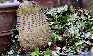 Grundstückseigentümer sind zu Winterdienst und Straßenreinigung verpflichtet. Vermieter übertragen diese Pflichten oftmals an ihre Mieter. - Symbolfoto Pixabay