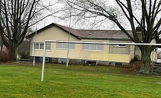 Ehrser kämpfen für den Erhalt ihres Sportplatzes, an dem seit 1957 auch ein Sporthaus steht. - SPD-Ortsverein Ehrsen-Breden-Wüsten Ehrser kämpfen für den Erhalt ihres Sportplatzes, an dem seit 1957 auch ein Sporthaus steht. - SPD-Ortsverein Ehrsen-Breden-Wüsten