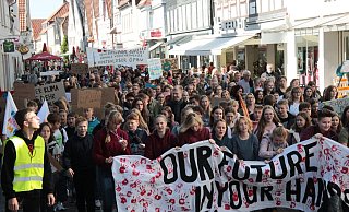 Im Herbst 2019 ziehen 600 Menschen bei „Fridays for Future" durch die Mittelstraße. Archivfoto. - Carolin Brokmann