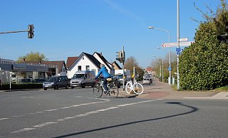 An der Kreuzung Rintelner/Richard-Wagner-Straße ist eine Radlerin 2020 tödlich verunglückt. - Archivfoto: Katrin Kantelberg An der Kreuzung Rintelner/Richard-Wagner-Straße ist eine Radlerin 2020 tödlich verunglückt. - Archivfoto: Katrin Kantelberg