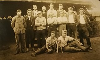Eine Gruppe lippischer Ziegler am 25. Juni 1924. - Ziegler- und Handwerkerverein Cappel – Mossenberg – Wöhren/ Repro: Freya Köhring
