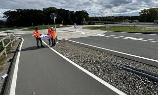 Florian Wild (Pressesprecher, von links), Martin Uekermann (Bauüberwachung) und Projektleiter Holger Runge (alle Straßen.NRW) stehen an der am Dienstag freigegeben Brille. - Sven Kienscherf Florian Wild (Pressesprecher, von links), Martin Uekermann (Bauüberwachung) und Projektleiter Holger Runge (alle Straßen.NRW) stehen an der am Dienstag freigegeben Brille. - Sven Kienscherf
