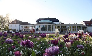 Das Kurhaus in Bad Salzuflen wurde am 23. Juli 1900 eingeweiht. - Vera Gerstendorf-Welle Das Kurhaus in Bad Salzuflen wurde am 23. Juli 1900 eingeweiht. - Vera Gerstendorf-Welle