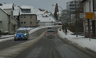 Der Schneefall sorgte auch in Detmold für Blaulicht-Einsätze von Polizei und Rettungskräften. - Jost Wolf