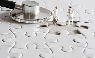 Auch in Lage fehlen Ärztinnen und Ärzte. Die Stadt hat ein Förderprogramm aufgelegt, bis zu 50.000 Euro sollen den Start in der Zuckerstadt einfacher machen. - ©phokrates - stock.adobe.com