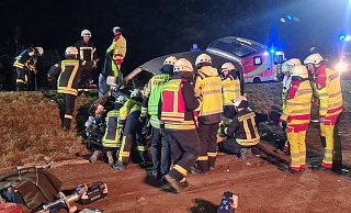Der 18-Jährige starb noch an der Unfallstelle. - Löschzug Bösingfeld