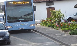 Auch in der Hebbelstraße wird es für den Stadtbus eng.  - Katrin Kantelberg