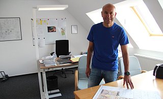 Dirk Süllwold ist Bauamtsleiter bei der Gemeinde Dörentrup. Seit fast 30 Jahren begleitet und gestaltet er große und kleine Projekte in seiner Heimat. - Nadine Uphoff Dirk Süllwold ist Bauamtsleiter bei der Gemeinde Dörentrup. Seit fast 30 Jahren begleitet und gestaltet er große und kleine Projekte in seiner Heimat. - Nadine Uphoff