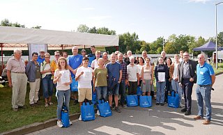 Beim Tag der offenen Tür rund um die Lemgoer Kläranlage wurden die erfolgreichen Teilnehmerinnen und Teilnehmer des Stadtradelns geehrt. - Stadt Lemgo