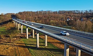 Die Passadetalbrücke bei Voßheide ist marode, sie soll ersetzt werden. Weil sie ein Naturschutzgebiet überspannt, soll sie an Ort und Stelle neu gebaut werden, um Planung und Genehmigung nicht zu verkomplizieren. - Till Brand Die Passadetalbrücke bei Voßheide ist marode, sie soll ersetzt werden. Weil sie ein Naturschutzgebiet überspannt, soll sie an Ort und Stelle neu gebaut werden, um Planung und Genehmigung nicht zu verkomplizieren. - Till Brand