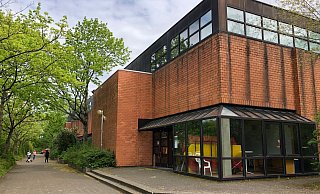 Auch in der großen Sporthalle Aspe, in der beinahe täglich Betrieb ist, bleibt das Duschwasser vorerst kalt. - Thomas Reineke