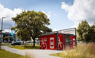 Machen Radler noch mobiler: Lippe-Rad-Schlösser. Das Foto zeigt die Station an der Bielefelder Straße in Detmold. - Torben Gocke Machen Radler noch mobiler: Lippe-Rad-Schlösser. Das Foto zeigt die Station an der Bielefelder Straße in Detmold. - Torben Gocke