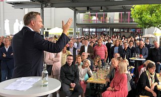 Christian Lindner spricht vor rund 400 Zuhörern an den Messehallen. - Thomas Reineke