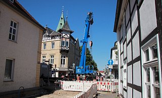 An der Schuhstraße wird derzeit der Kanal erneuert. Im Anschluss bekommt die Fahrbahn auch eine neue Decke. Im nächsten Jahr ist dann die Stiftstraße dran. - Archivfoto: Katrin Kantelberg An der Schuhstraße wird derzeit der Kanal erneuert. Im Anschluss bekommt die Fahrbahn auch eine neue Decke. Im nächsten Jahr ist dann die Stiftstraße dran. - Archivfoto: Katrin Kantelberg