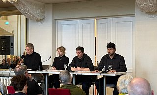 Es lesen (von links): Gernot Schmidt, Magdalena Weiß, Adrian Thomser und Banar Fadil. - Lena Pries
