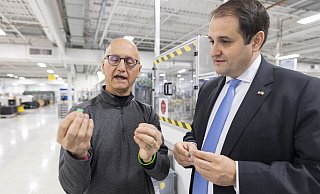 Minister Liminski zusammen mit Jack Nehlig (Phoenix Contact) auf einer Reise in den USA. - MBEIM NRW / Ralph Sondermann