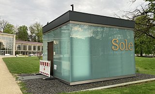 Die Tür des Sole-Pavillons im Kurpark vor der Wandelhalle ist nach langwieriger Reparatur schon wieder kaputt. - Alexandra Schaller