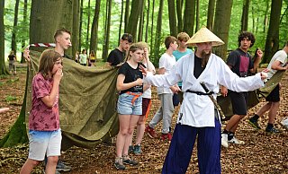 Unter dem Motto Samurai erlebten Kinder und Jugendliche auf dem Grennerberg abwechslungsreiche Tage. - Nicole Ellerbrake Unter dem Motto Samurai erlebten Kinder und Jugendliche auf dem Grennerberg abwechslungsreiche Tage. - Nicole Ellerbrake