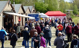 Großer Andrang beim Bahnhofsfest in Farmbeck. - Rudi Rudolph Großer Andrang beim Bahnhofsfest in Farmbeck. - Rudi Rudolph