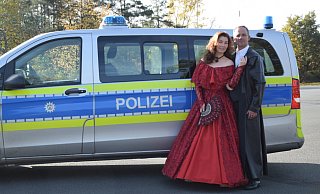 Die Musical Company der Polizei NRW führt in Detmold das Musical "Der Graf von Monte Christo" auf. Daniela Stach (als Mercedes) und Marco Jochheim (als Dantes) sind die Hauptakteure. - Polizei NRW
