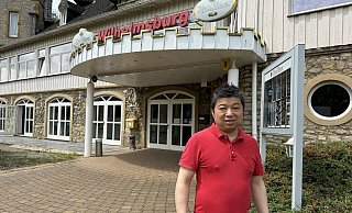 Jiangfeng Chen hat die Wilhelmsburg im Jahr 2010 bei einer Zwangsversteigerung erworben und zum "Asia Modern" umgebaut. - Sandra Castrup